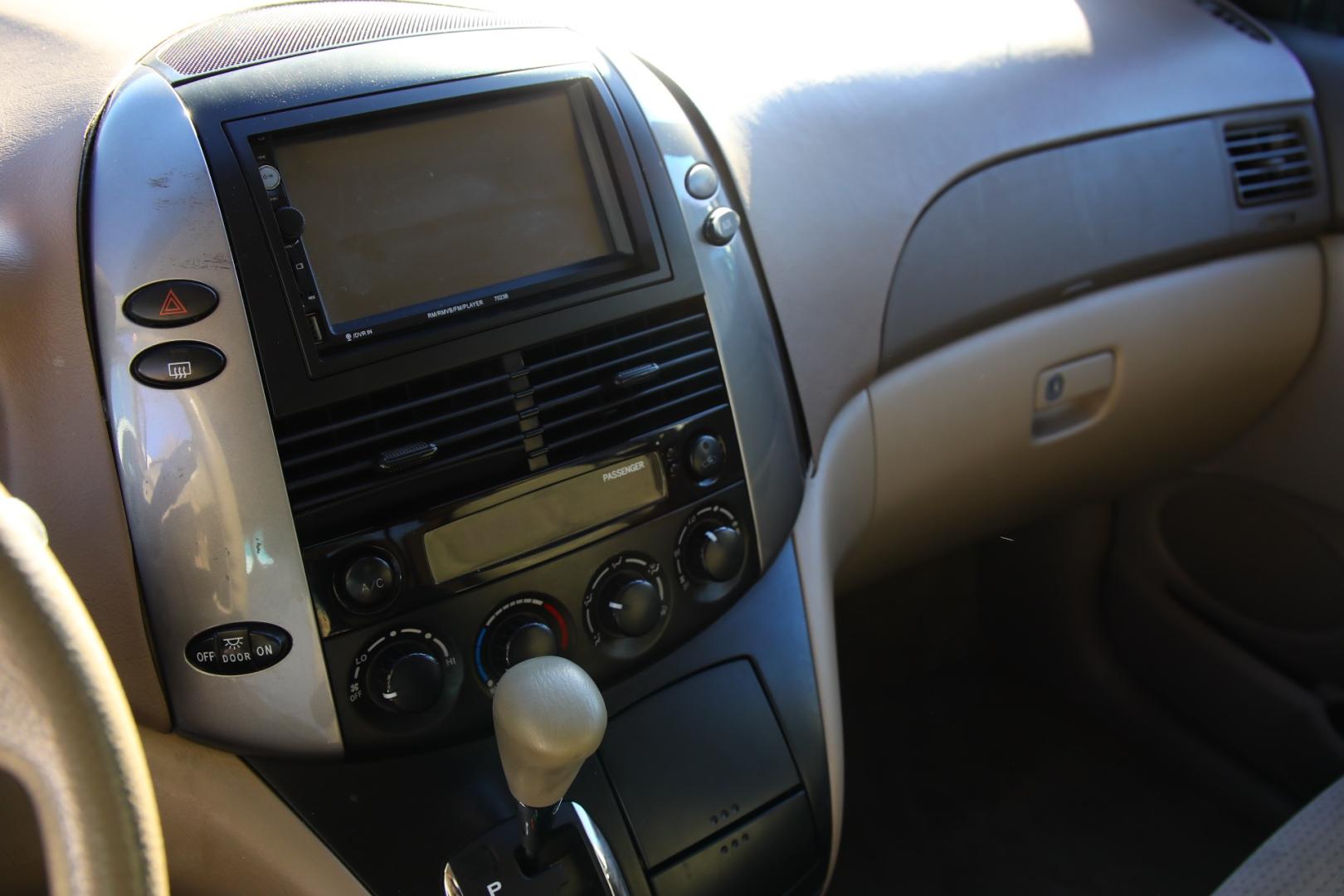 2008 BLUE TOYOTA SIENNA LE FWD 8-Passenger Seating (5TDZK23C38S) with an 3.5L V6 EFI DOHC 24V engine, 5-SPEED AUTOMATIC transmission, located at 420 E. Kingsbury St., Seguin, TX, 78155, (830) 401-0495, 29.581060, -97.961647 - Photo#6